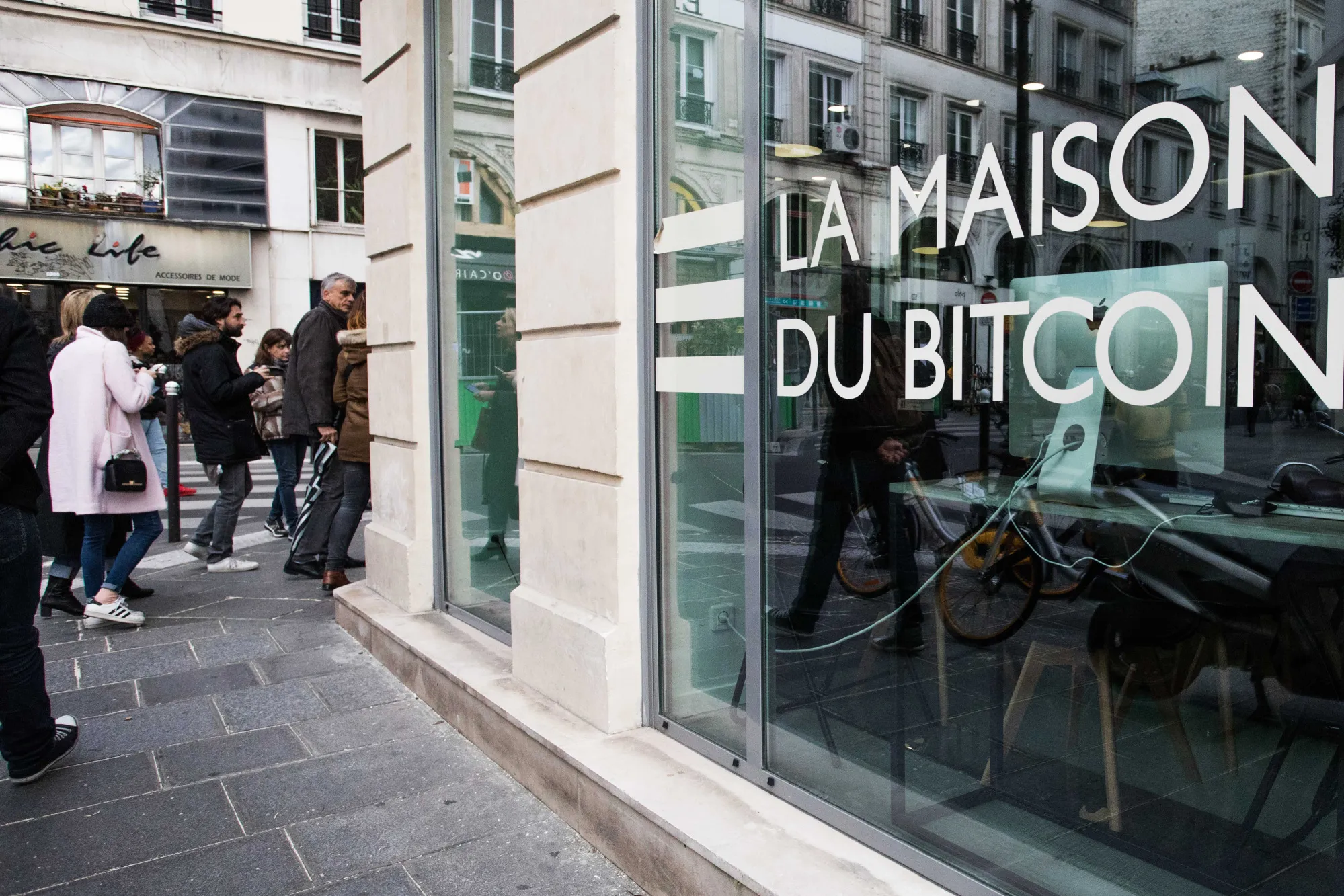 Bitcoin Mania Interrupted, for Now, After Outage Triggers Selloff -  Bloomberg