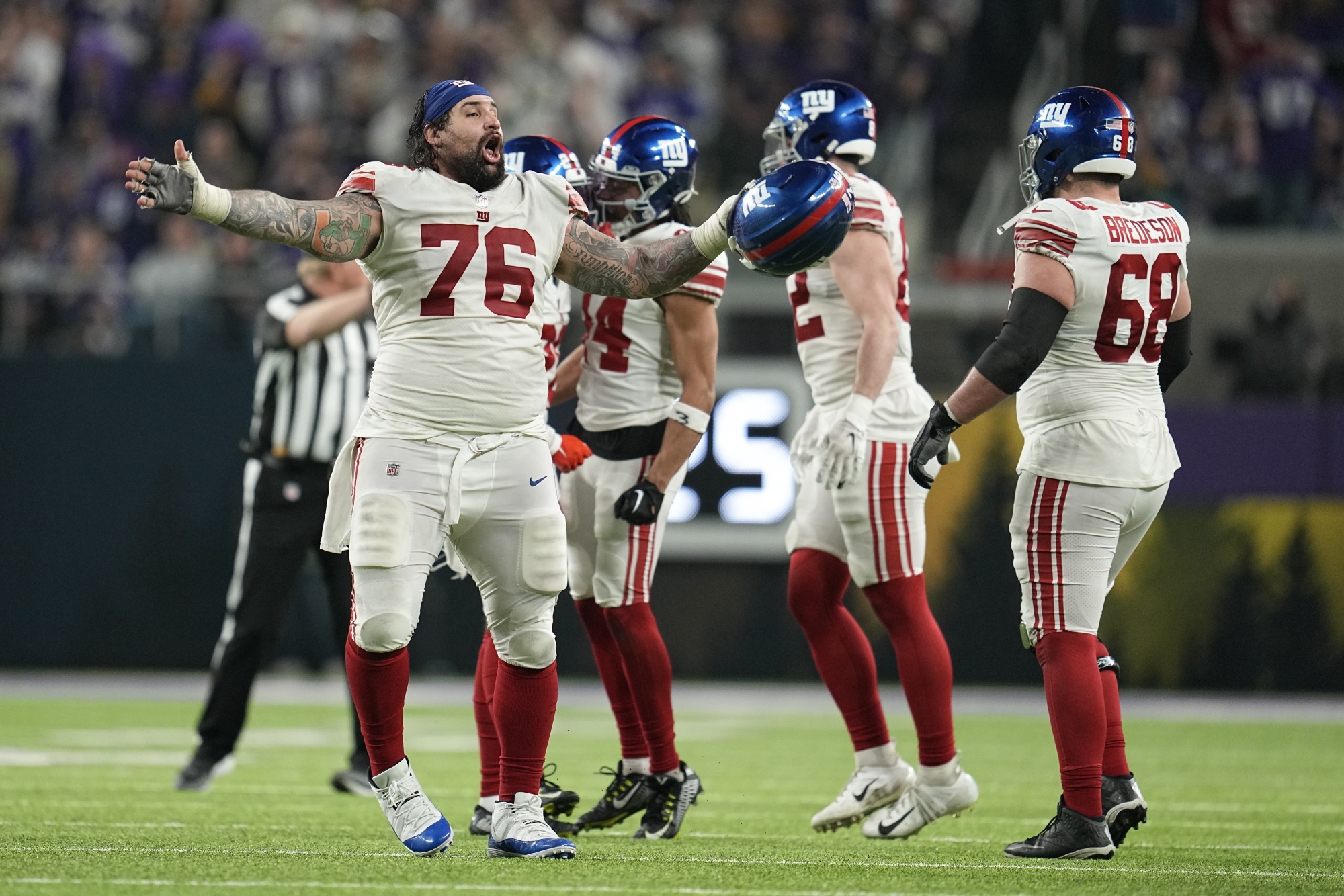 Giants Outlast Vikings 31-24 for 1st Playoff Win in 11 Years - Bloomberg
