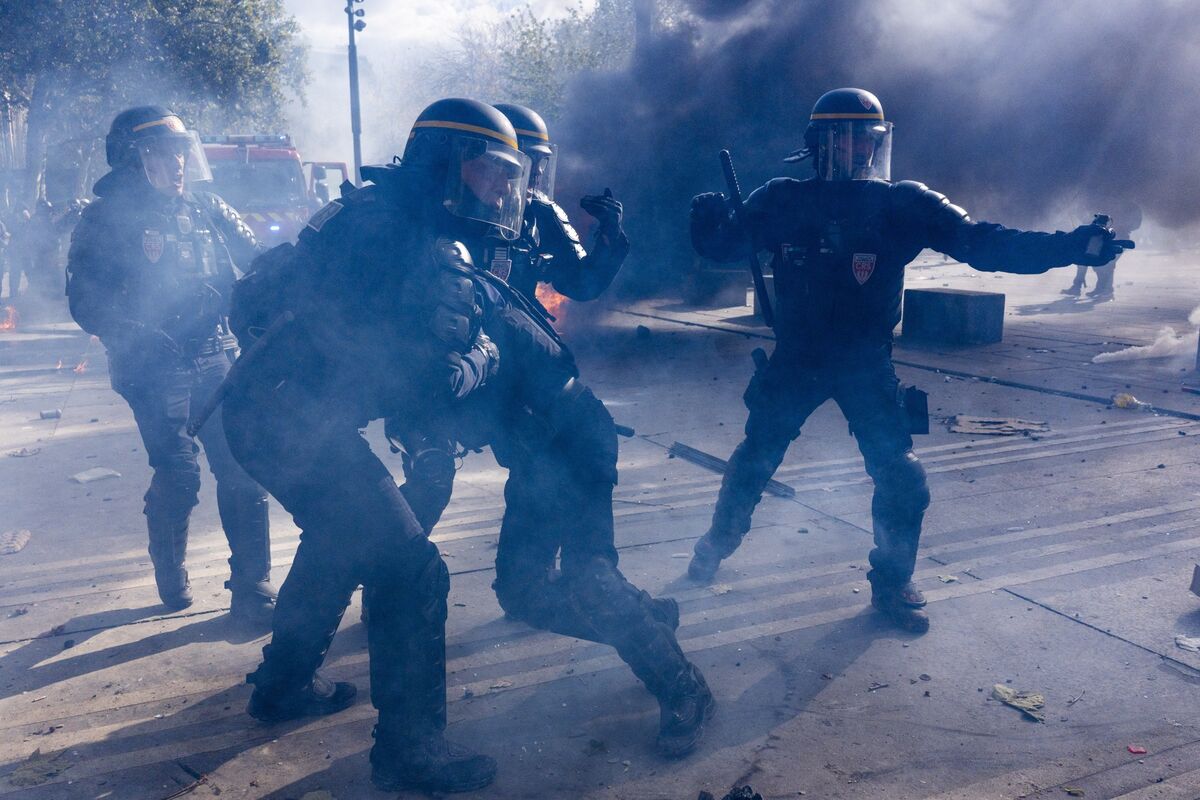 France Plans Military Presence to Contain Next Round of Protests ...
