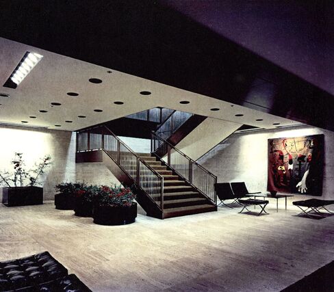 A vintage shot of the restaurant's lobby.