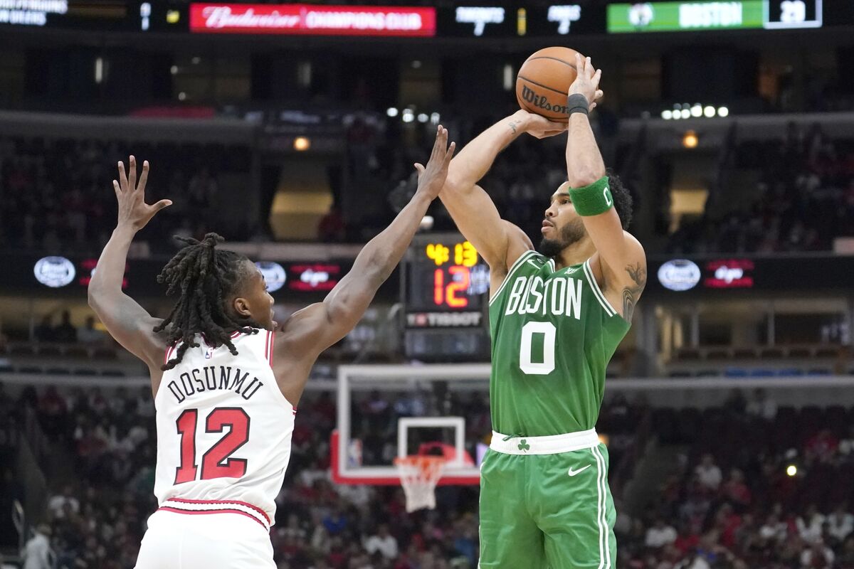 DeRozan, Vucevic Lead Way As Bulls Beat Celtics 120-102 - Bloomberg