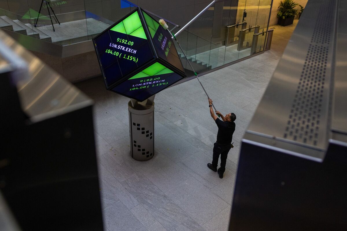 Citigroup’s Manthey Double-Downgrades ‘Less Apealing’ UK Stocks