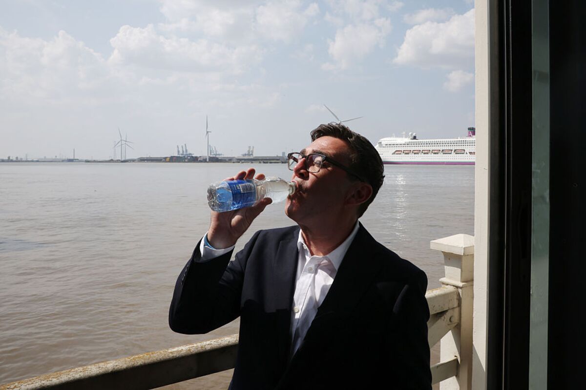 bloomberg.com - Chris Hughes - Andy Burnham Forces the Thames Water Hedge Funds to Blink
