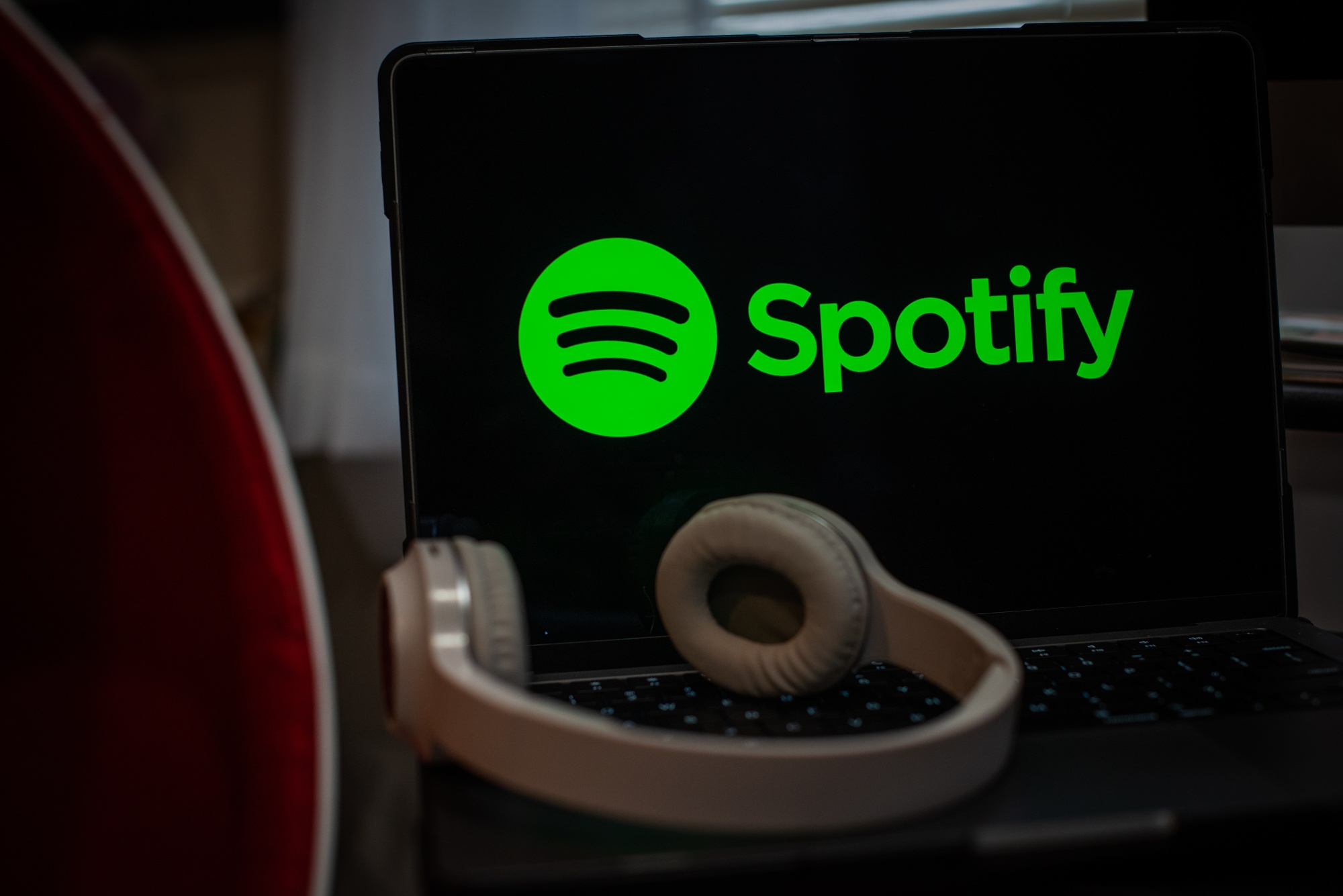 A Smart Bulgarian Legally Scammed $1 Million from Spotify 