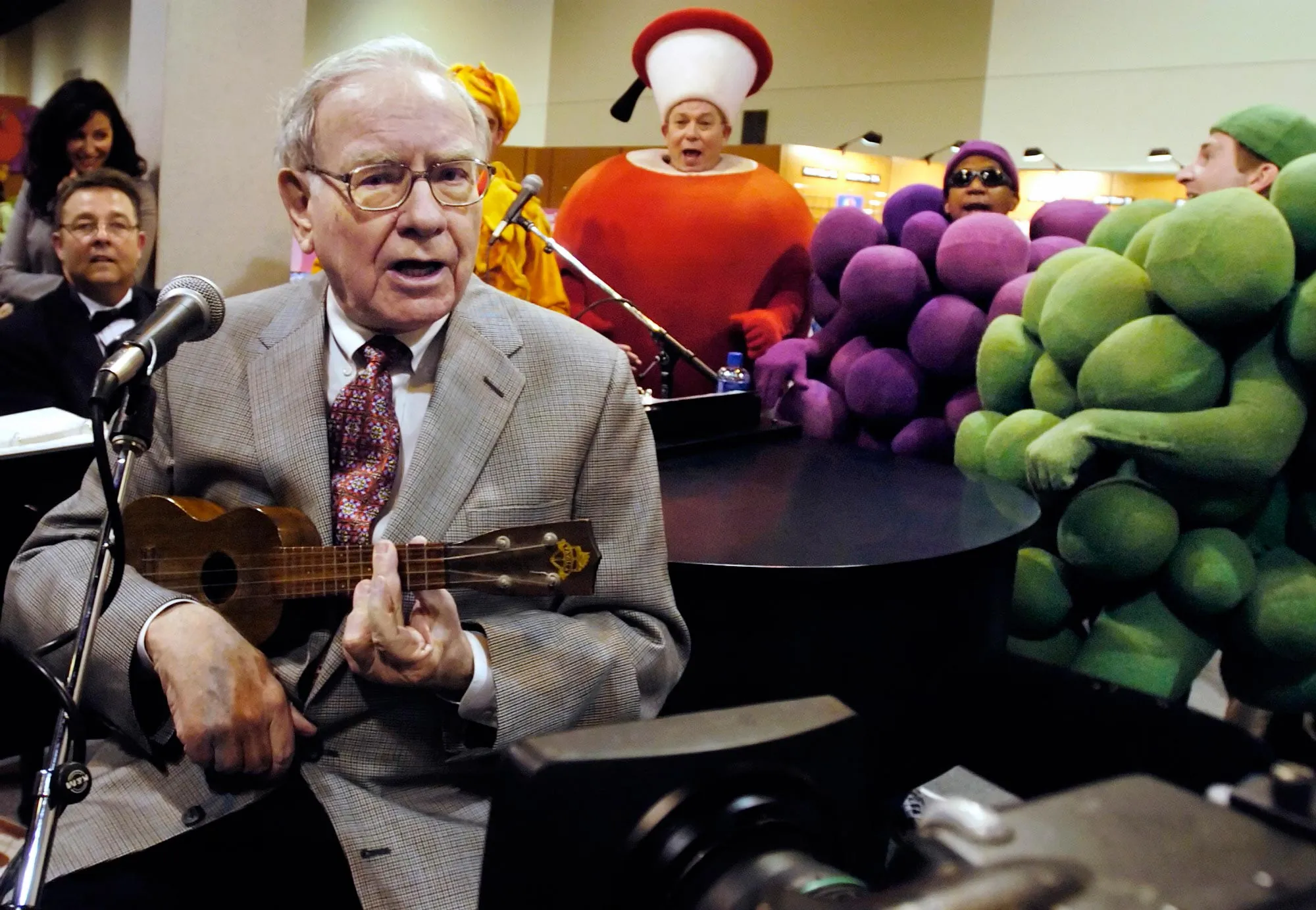 Money and Sex: Warren Buffett, the Winking Sage of Omaha - Bloomberg