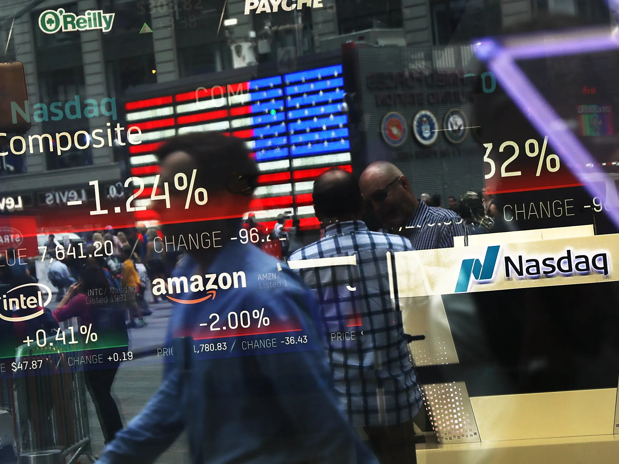 NASDAQ Falls On Tech Company Earnings Reports