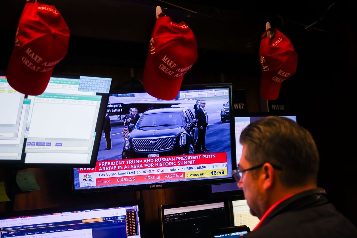 ブルームバーグのニュース記事「【米国市況】Ｓ＆Ｐ500種は下落、米ロ首脳会談にも警戒－円上昇」の画像