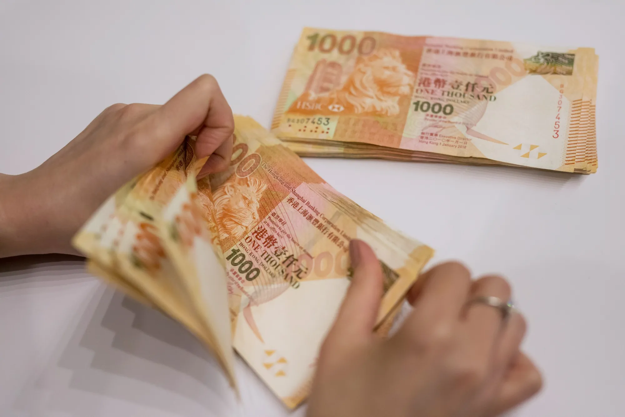 Hong Kong Dollar Weakens as Worst of Cash Squeeze Seen Ending - Bloomberg