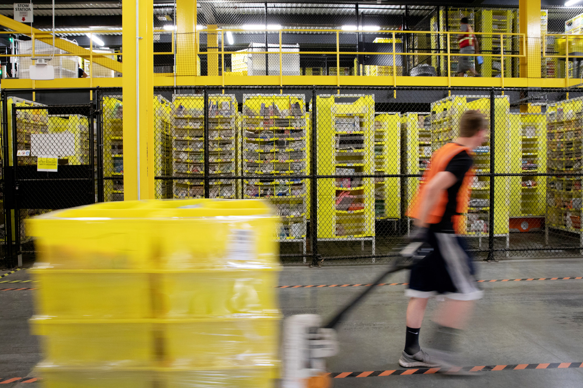 Inside  (AMZN) Flagship Fulfillment Center Where Machines Run the  Show - Bloomberg