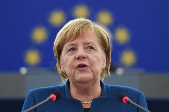 Defying Trump, Merkel Backs Macron’s Call for EU Army