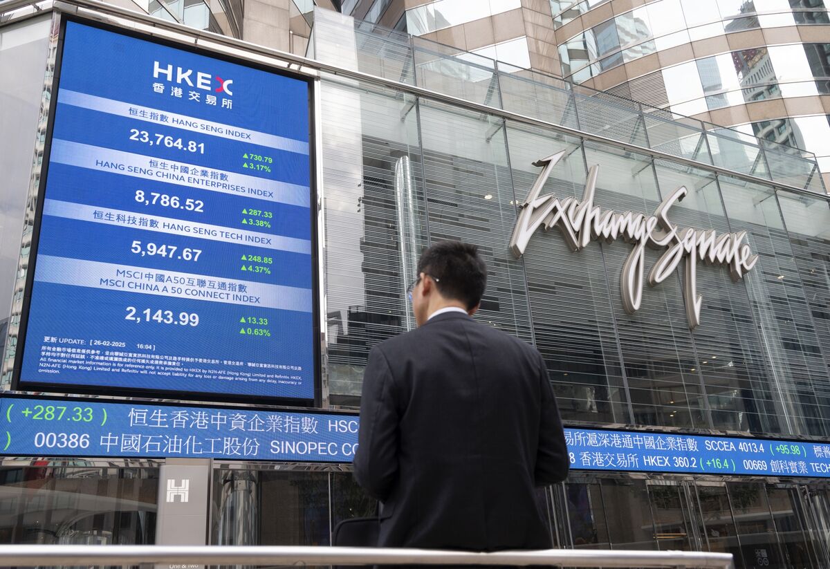 Hong Kong Considers Longer Stock Trading Hours, Ending Lunch Break