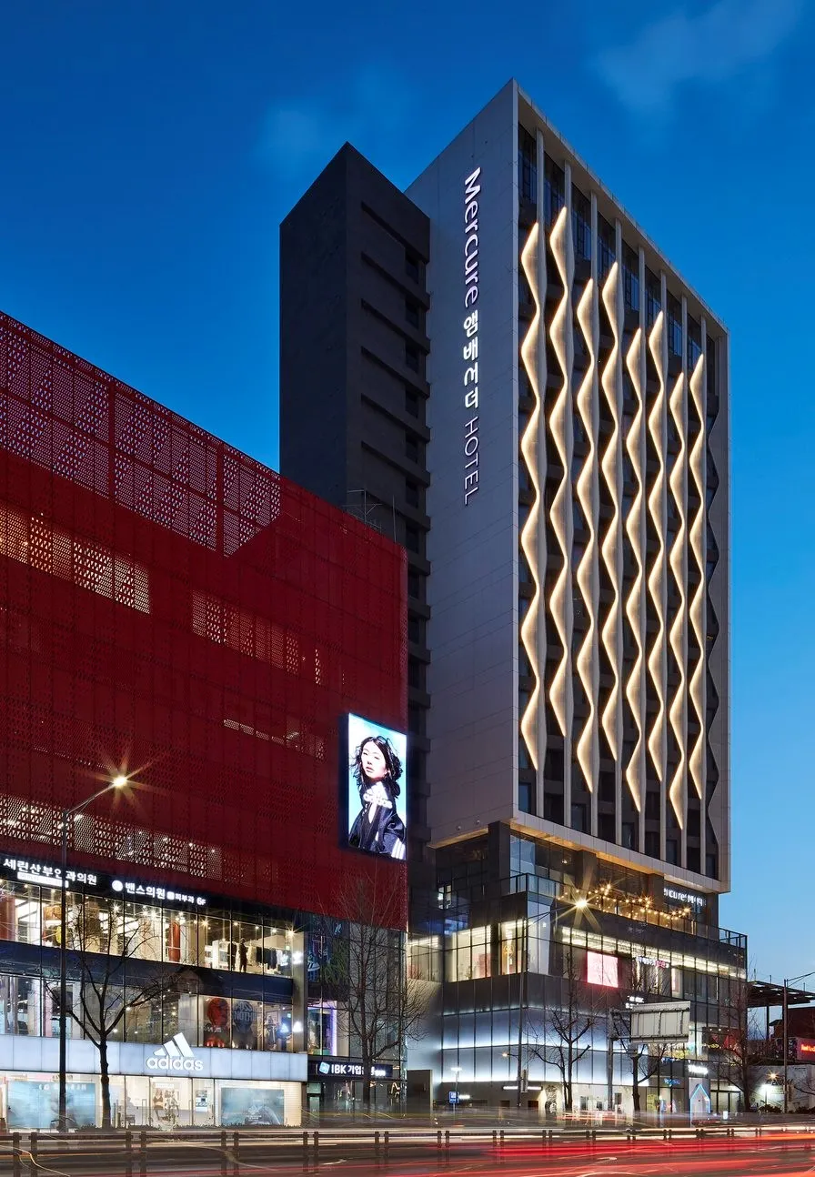 Goldman Sachs Buys $190 Million Hotel, Retail Assets in Seoul - Bloomberg