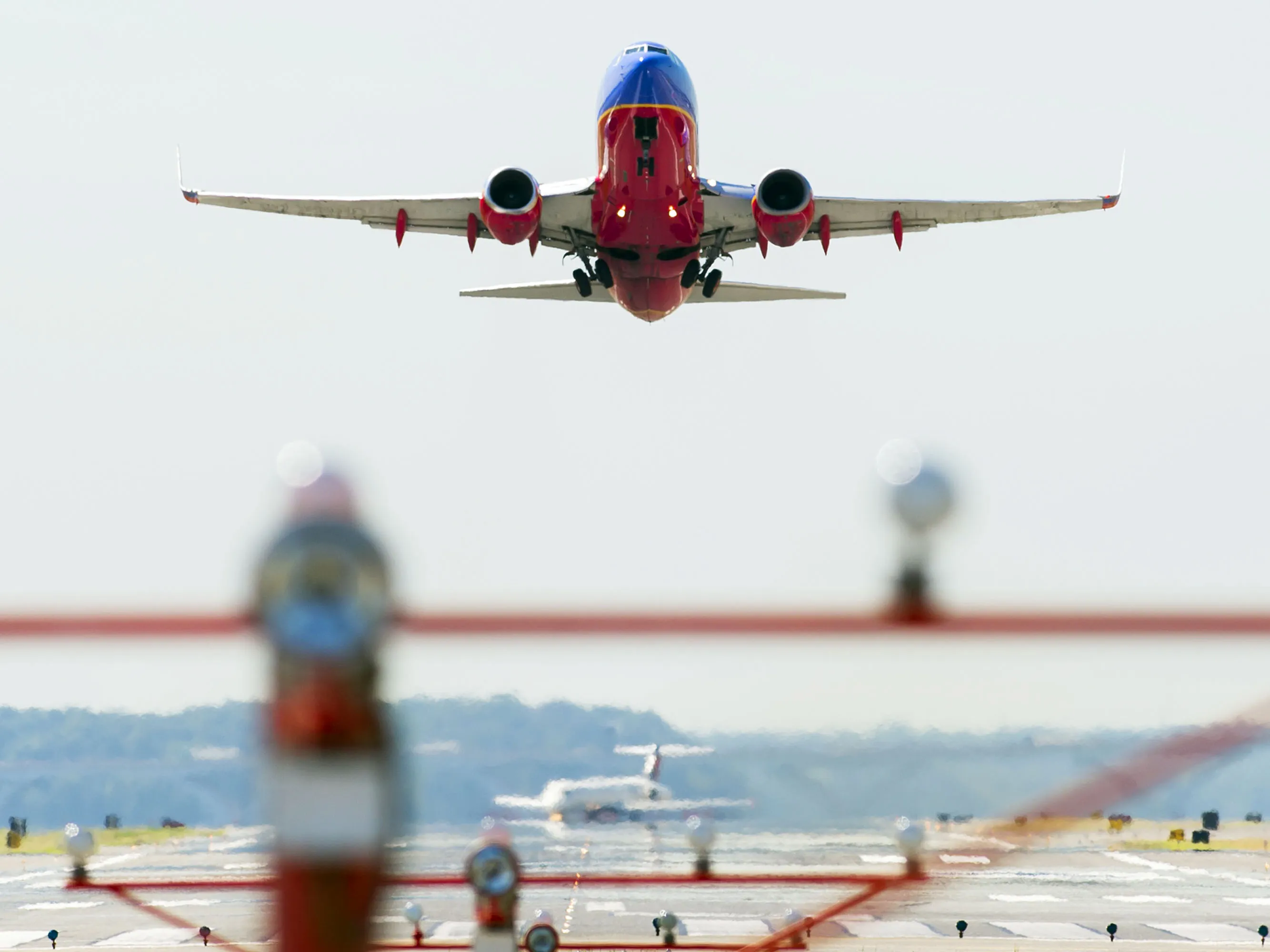 A Boeing 737 airplane takes off from Ronald Reagan Washington.&nbsp;