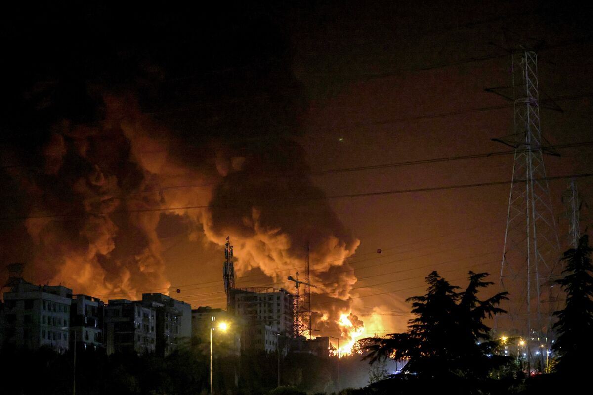 🟪"Israele Intensifica gli Attacchi contro l'Iran: La Campagna Militare si Fa Sempre più Controversiale"
