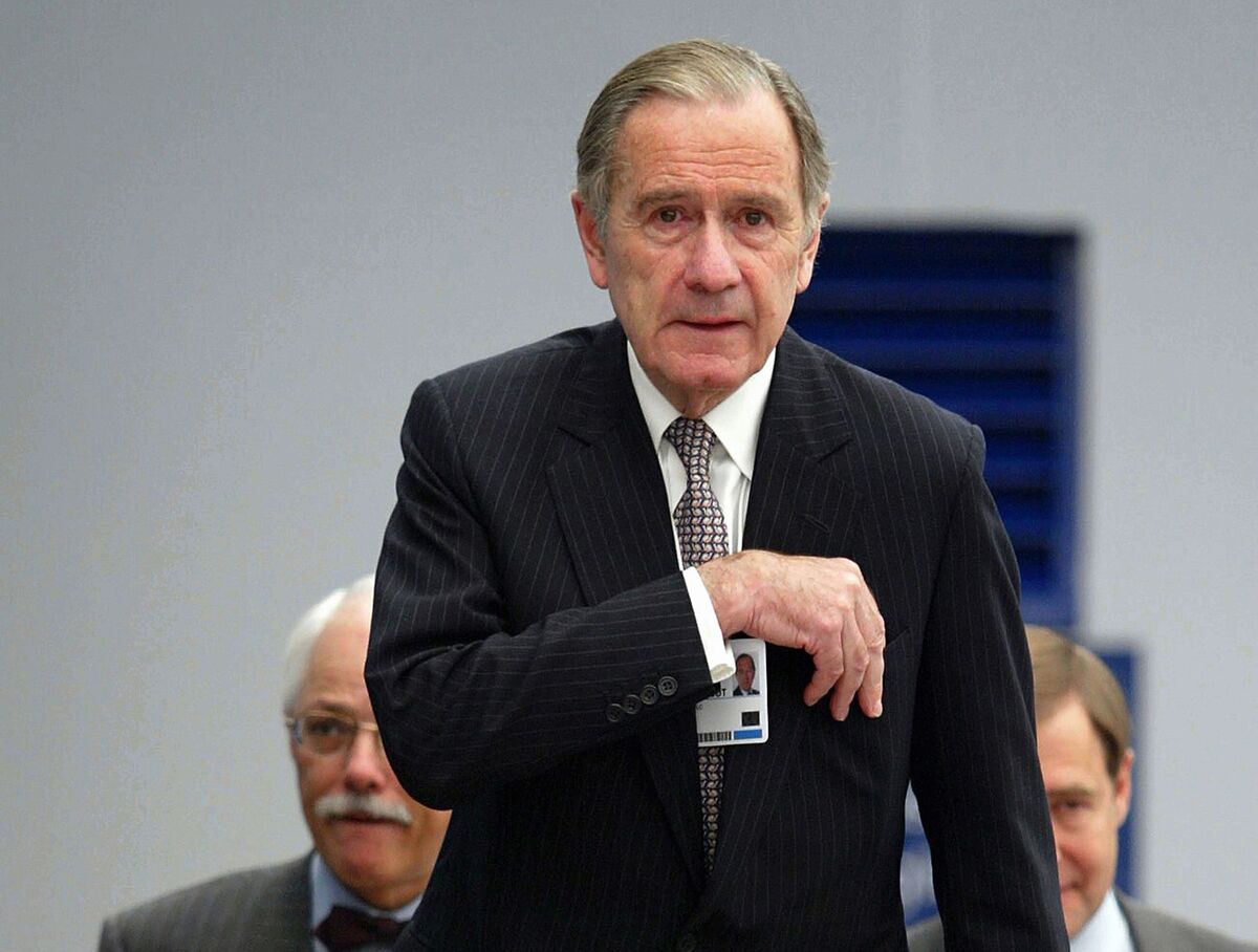 bloomberg.com - Tom Metcalf - George Mallinckrodt, Former Chairman of Schroders, Dies at 90