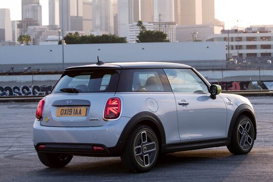 The New Mini Cooper SE Is BMW’s Best Electric Effort Yet