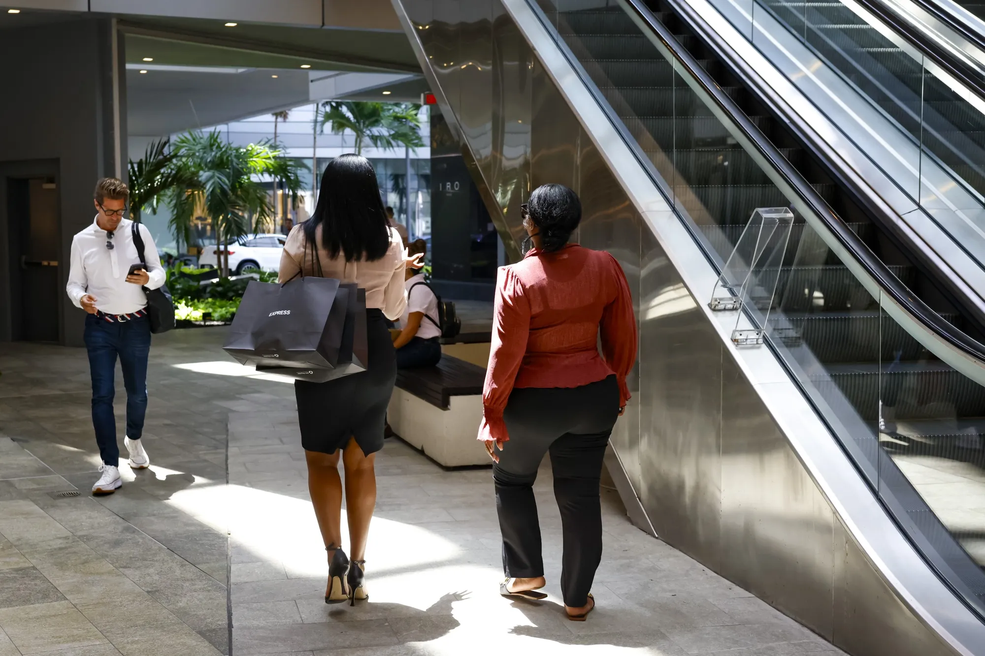 世界の家計資産、昨年は金融危機以来の減少－ドル高などが影響 - Bloomberg