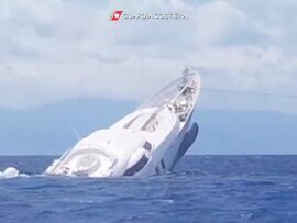 Superyacht sinks Italy