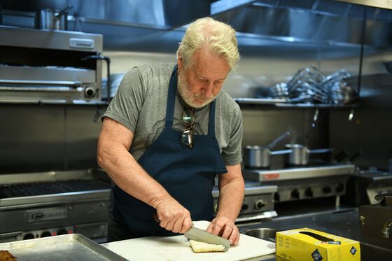 Overwhelmed by the Virus, the Golden Age of Restaurants Is Over