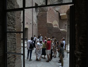 relates to Ancient 'power' palazzo on Rome's Palatine Hill reopens to tourists, decades after closure.