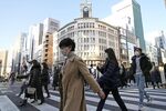 People wearing masks cross an intersection in Tokyo's Ginza area on Jan. 16. Photo: Kyodo/AP Images