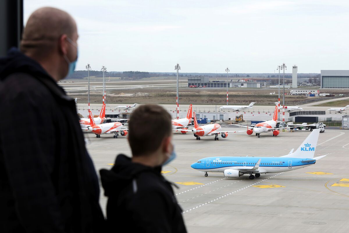 Air France-KLM Keeps Door Ajar on EasyJet Role as Bid Looms