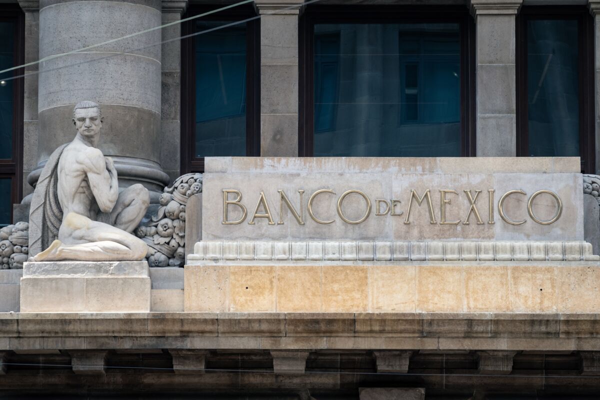 Banxico Split Over Inflation Trajectory in September Minutes