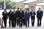 G7 leaders arrive at the Ise Shrine on May 26.
