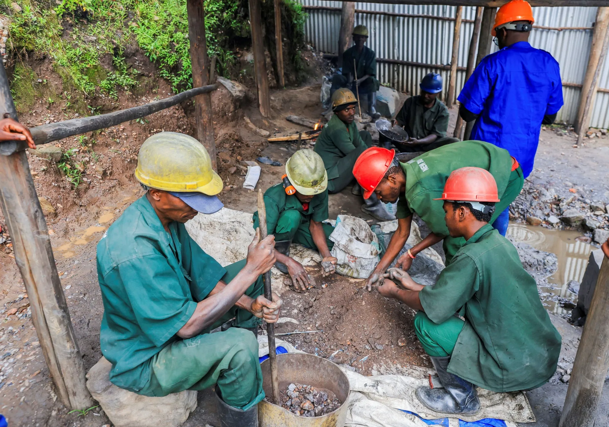 Congo Demands International Embargo on Rwandan Mineral Exports - Bloomberg