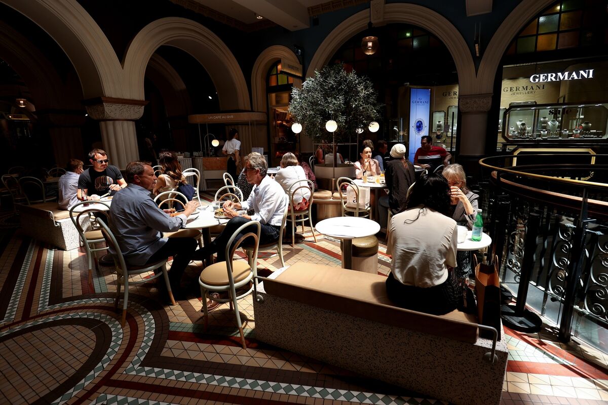 Australian Consumer Sentiment Edges Up Following RBA Rate Pause