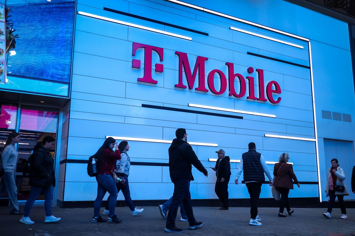 T-Mobile Boosts Profit, Accounts as Network and Offers Resonate