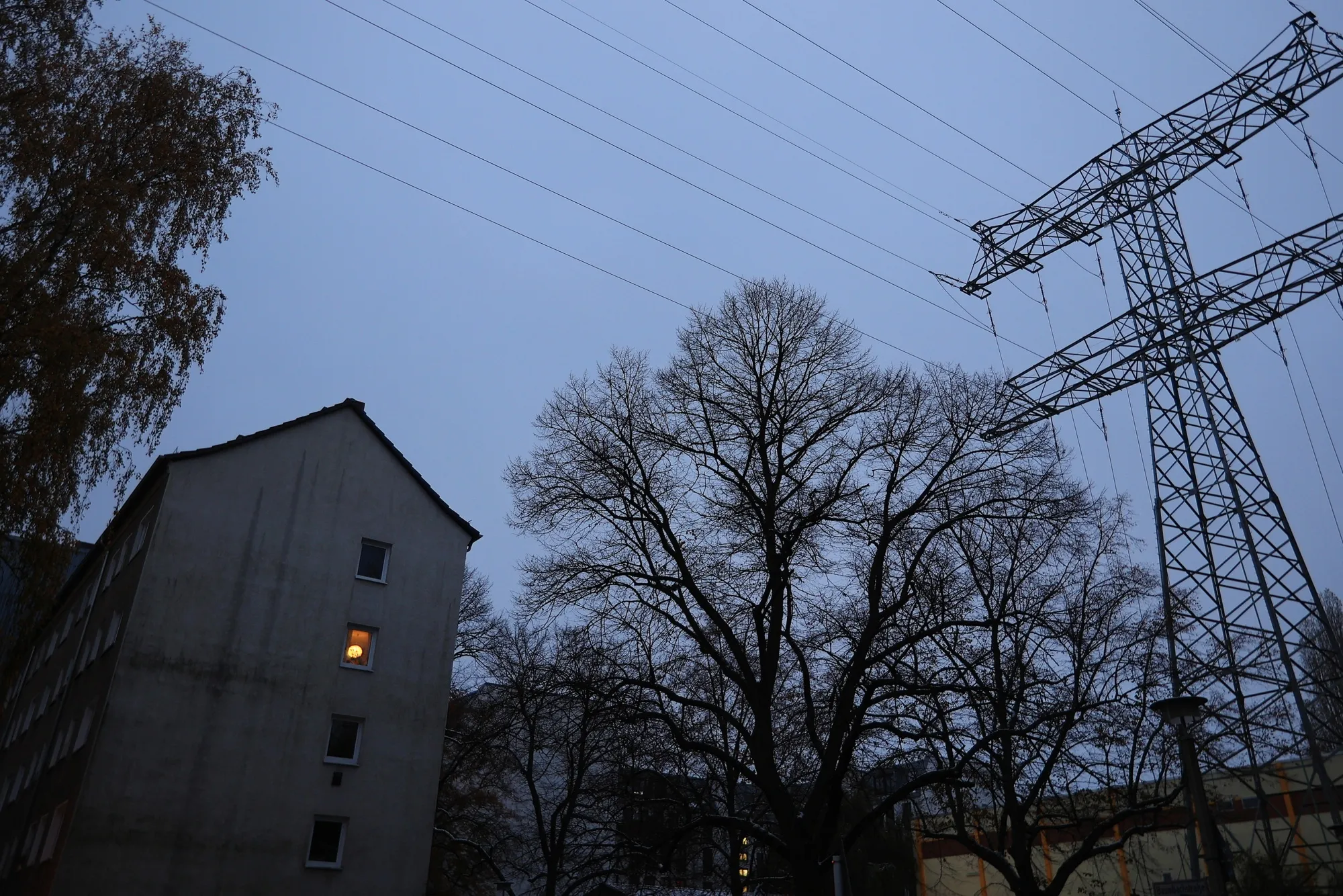 A high voltage electricity transmission tower near an apartment block in Berlin, Germany.