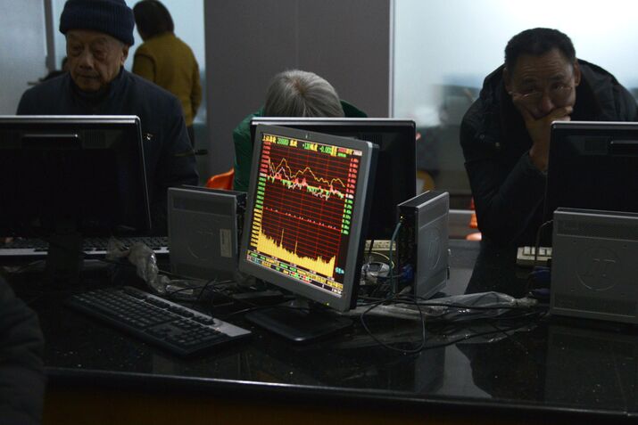 Chinese Stocks in Hong Kong Surge Most Since 2007; Dollar Climbs