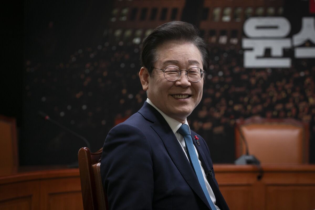 South Korean Impeachment Crisis: Yoon's Nemesis Lee Aims for