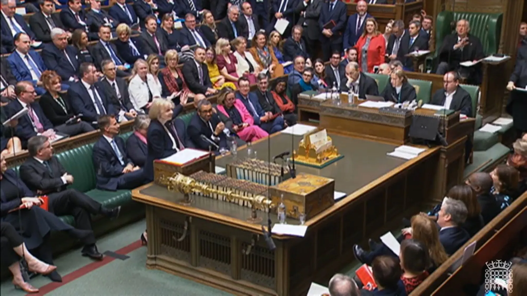Truss’s end was the fastest in history. How deep is the bench?