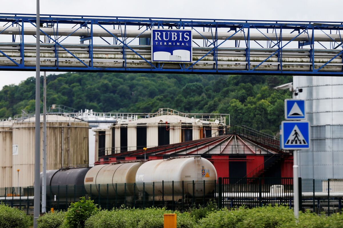 French Fuel Retailer Rubis Is Said to Attract CVC, Trafigura