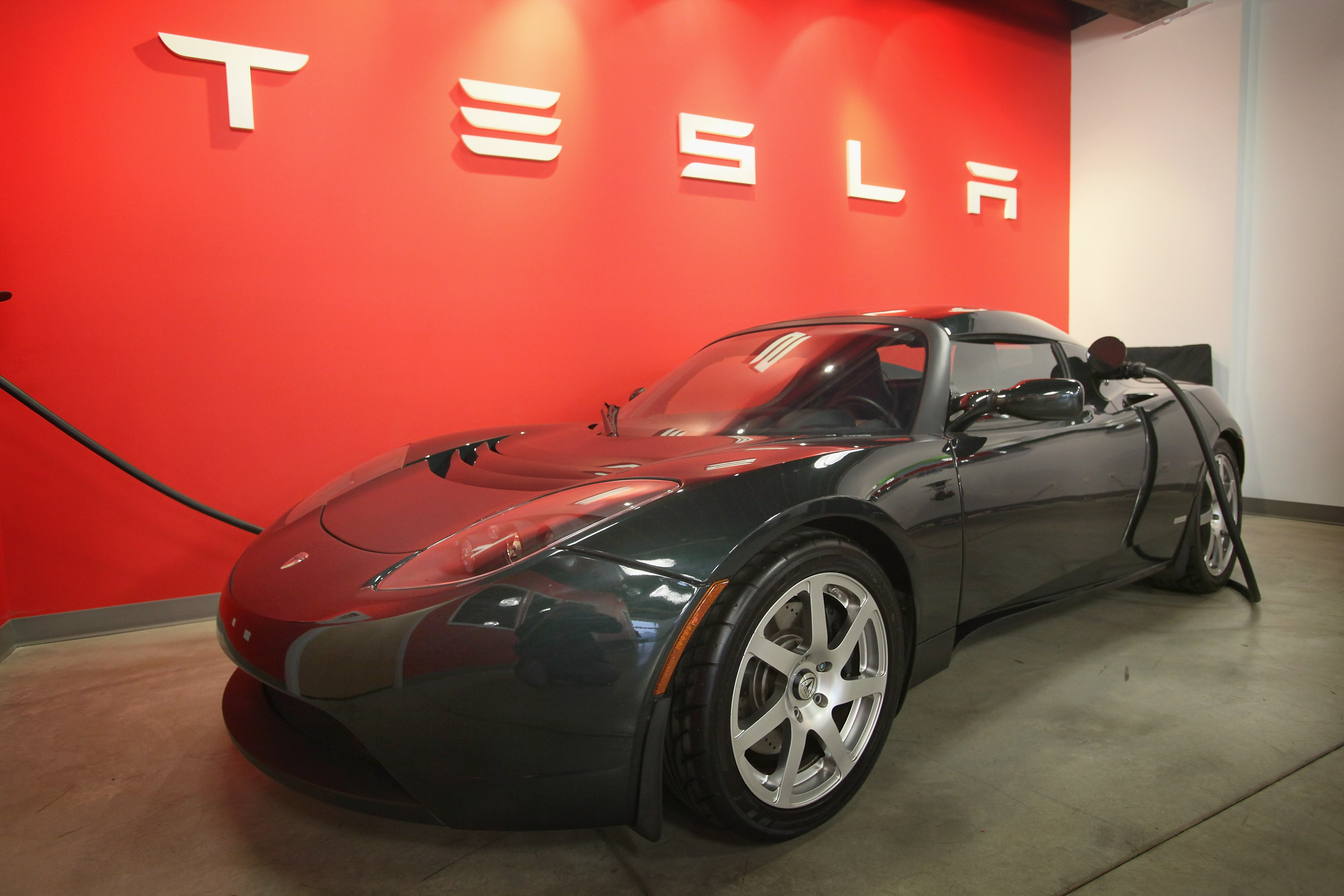 301-024 テスラ 1/18 ロードスター Tesla Roadster - buyfromhill.com