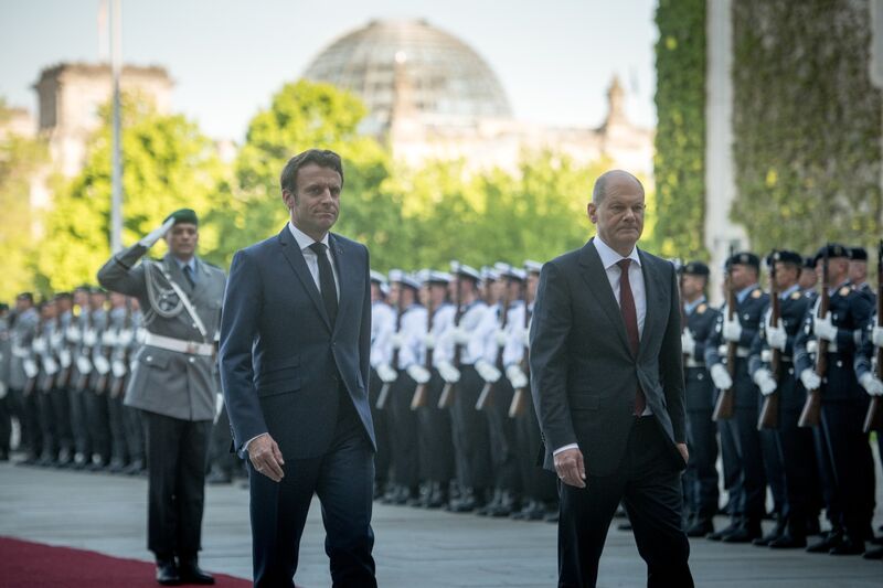 Emmanuel Macron, left, and Olaf Scholz, in Berlin on May 9.