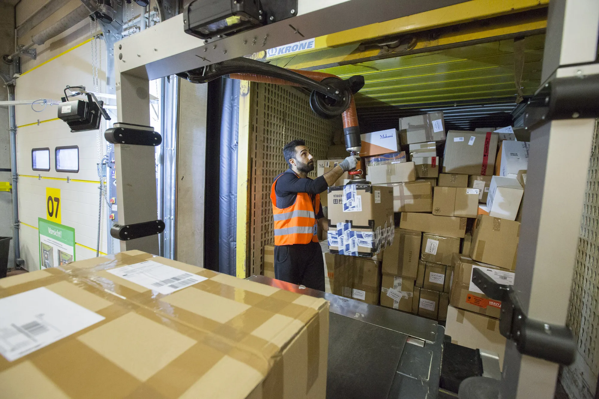 An employee transports boxes from a shipping container onto a conveyor at an Amazon.com Inc. fulfillment center in Koblenz, Germany, on Tuesday, Nov. 29, 2016. E-commerce sales in November and December will grow 17.2 percent to $94.7 billion, more than five times the pace of total retail sales growth of 3.3 percent, according to EMarketer.
