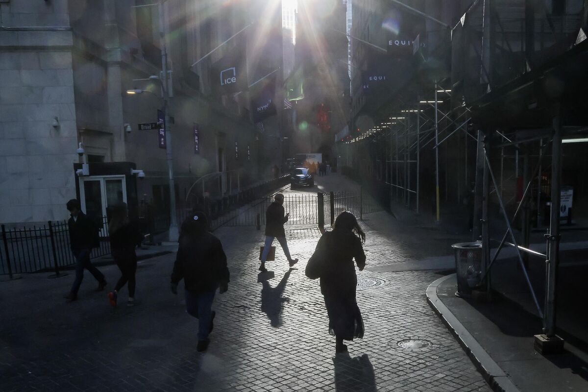 bloomberg.com - Vinicius Andrade - 'No Margin for Error' Sparks Rush for Hedges in Emerging Bonds