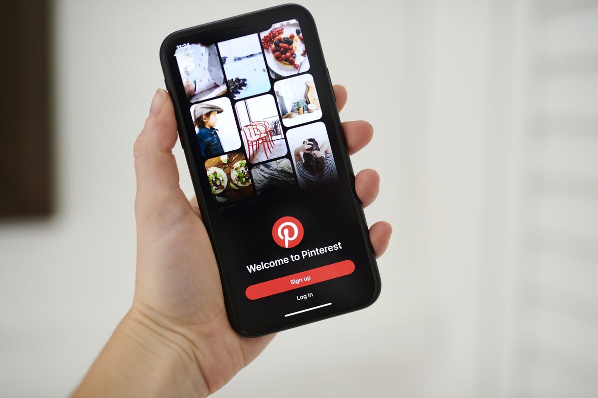 US judge rules that Pinterest must face a suit by digital marketing strategist Christine Martinez, who says she co-created Pinterest but was never compensated (Chris Dolmetsch/Bloomberg)