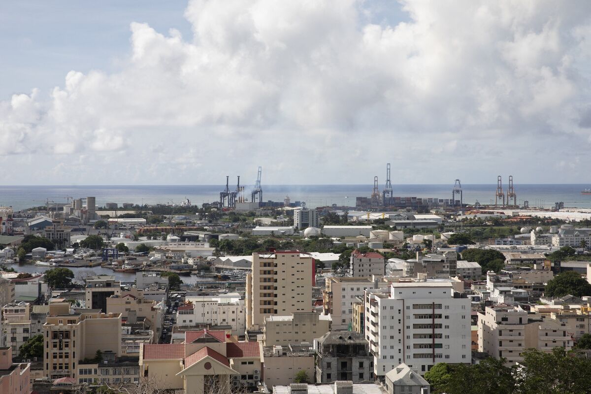Tourist Hotspot Mauritius Hit by Worst Unrest Since 1999