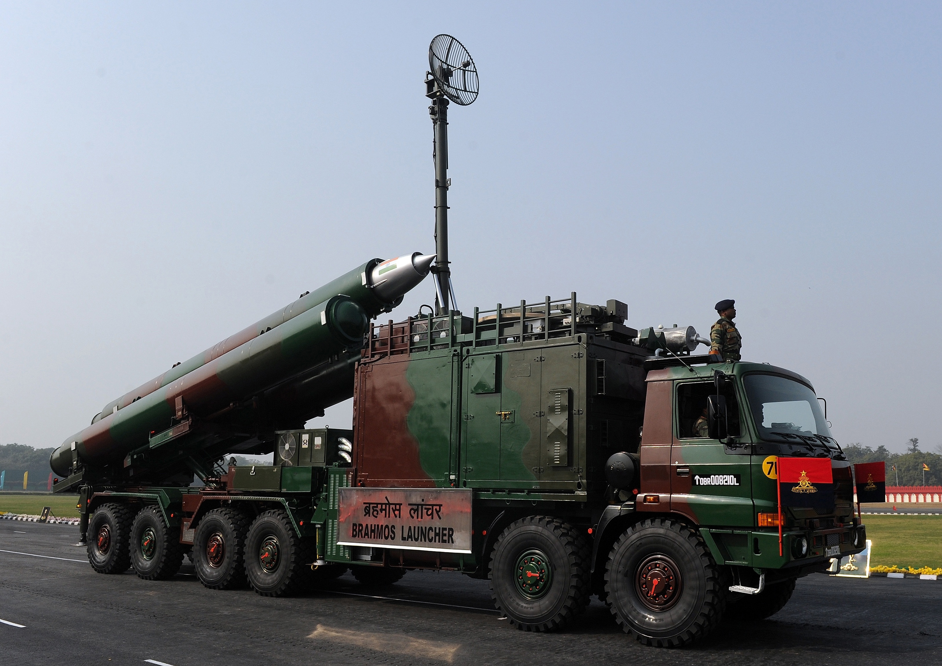 An Indian Army Brahmos missile&nbsp;and launcher.