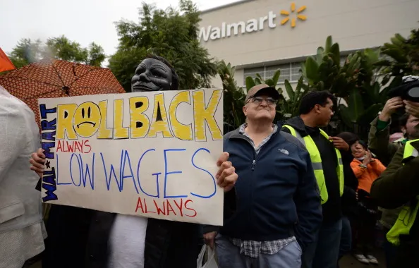 Wal-Mart Lives Without Everyday Poverty Wages - Bloomberg
