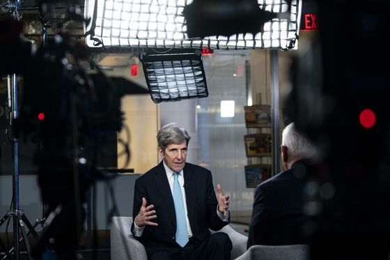 World Is Falling Behind in Climate Battle, Kerry Warns
