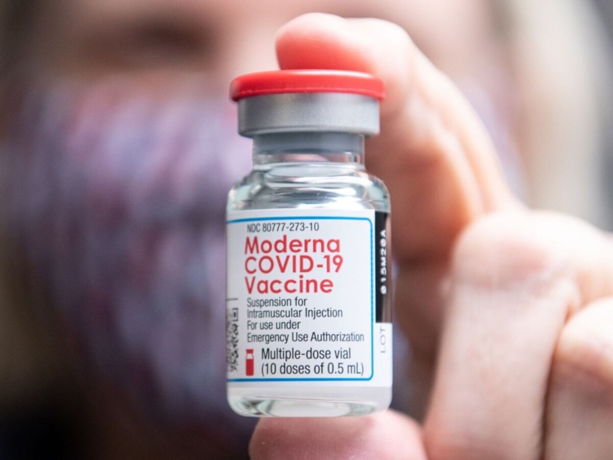 Moderna Says Dosing Started in Pediatric Study of Covid Shot - Bloomberg