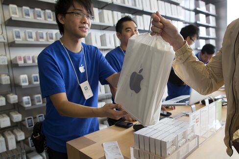 Apple Seen Raising Dividend More Than 50% to $15.7 Billion