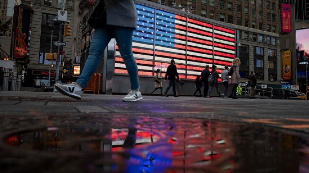 US Economy: Jobless Claims Rise, Trade Deficit Narrows