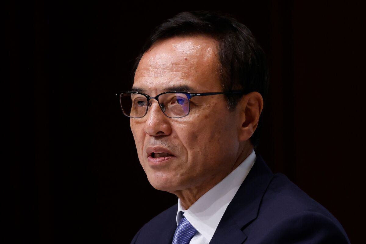 Suntory’s Outspoken CEO Resigns After Police Drug Search