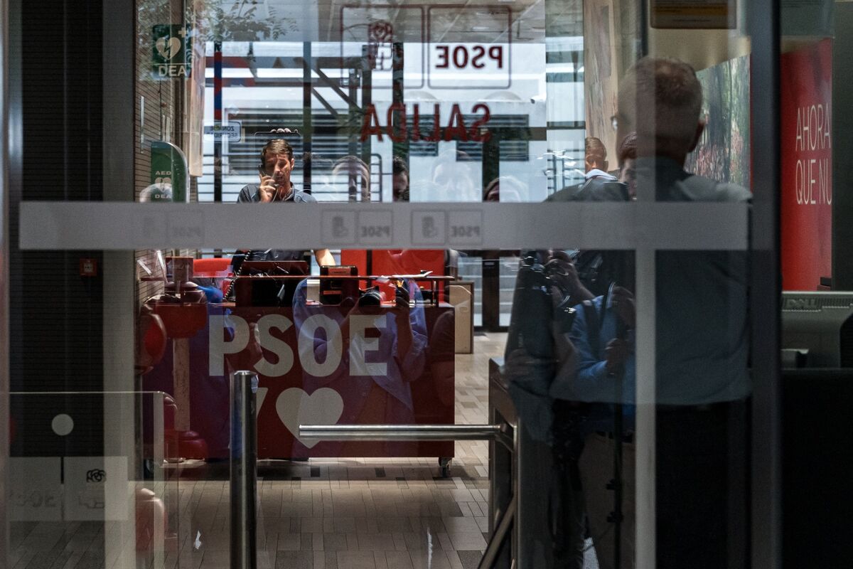 Spanish Police Search Socialist Party HQ in Widening Graft Probe